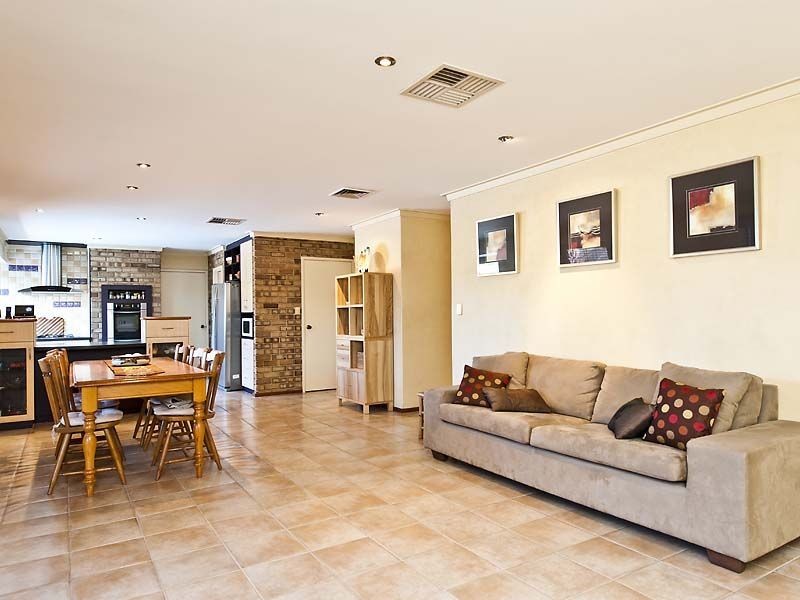 9 Woodlark Place, Willetton WA 6155