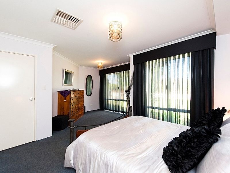 232 Tapper Road, Atwell WA 6164