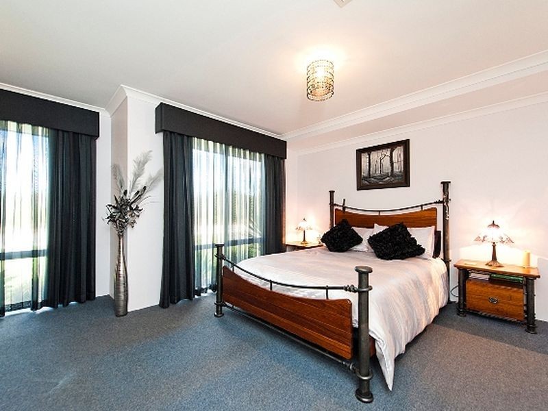 232 Tapper Road, Atwell WA 6164