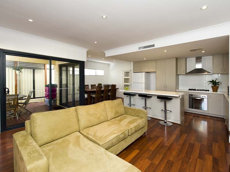 15a Surrey Road, Wilson WA 6107