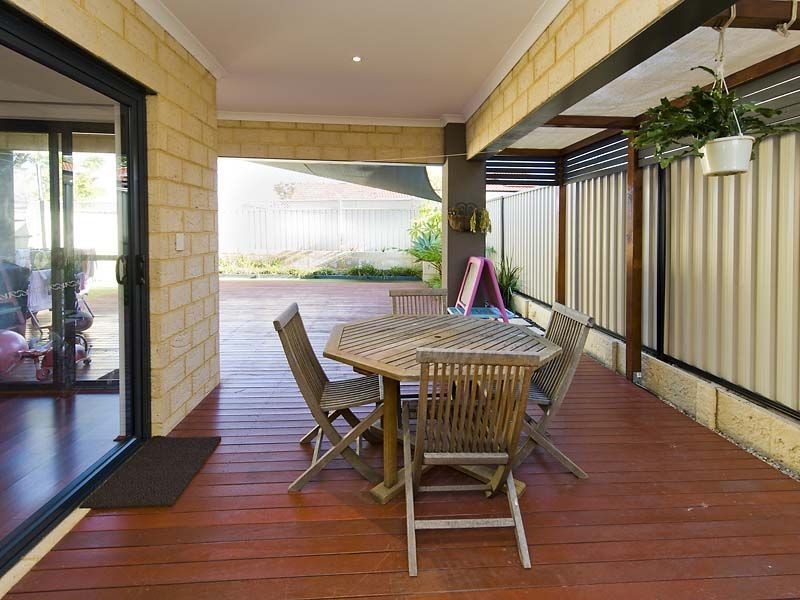 15a Surrey Road, Wilson WA 6107