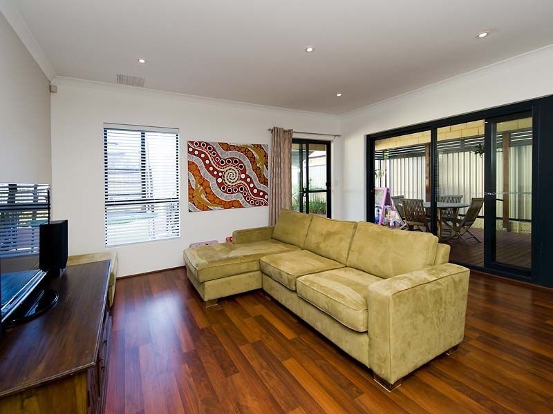 15a Surrey Road, Wilson WA 6107