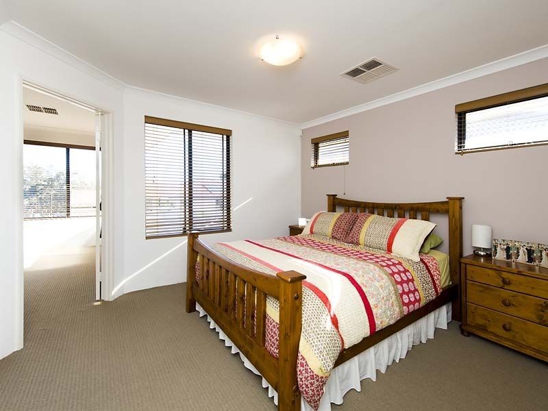15a Surrey Road, Wilson WA 6107