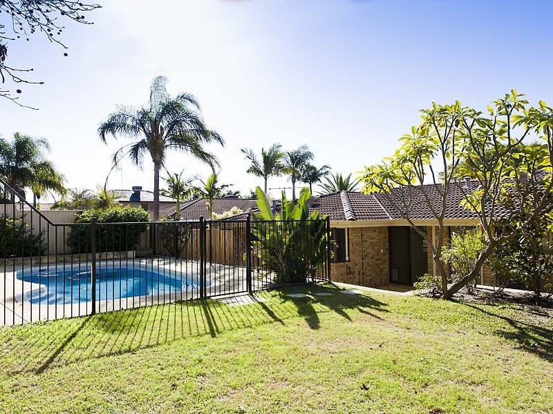 22 Sellen Court, Leeming WA 6149