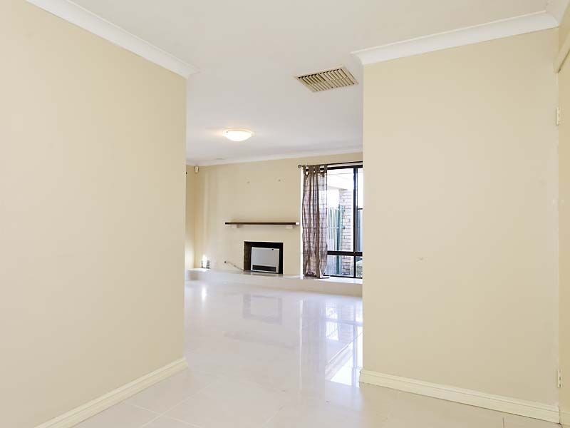 22 Sellen Court, Leeming WA 6149