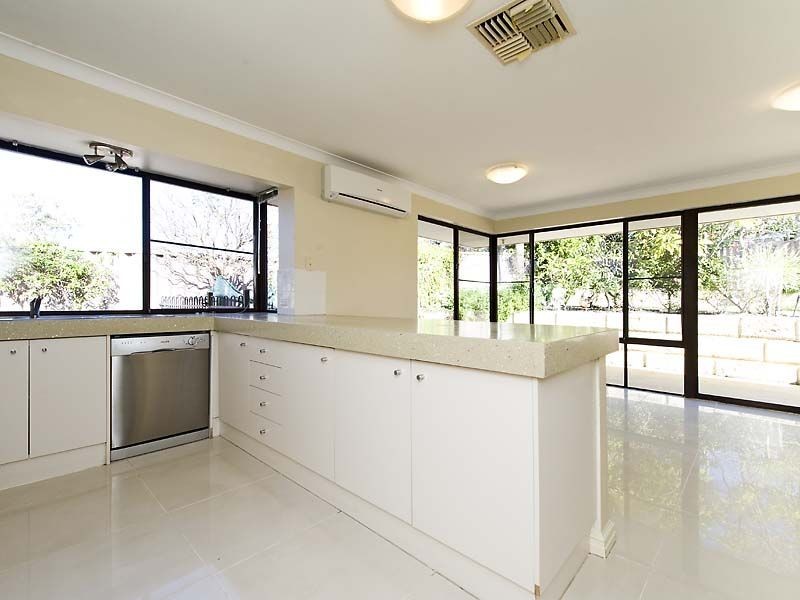 22 Sellen Court, Leeming WA 6149