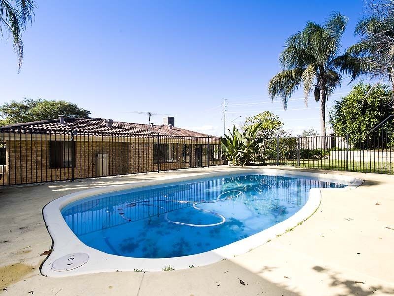 22 Sellen Court, Leeming WA 6149