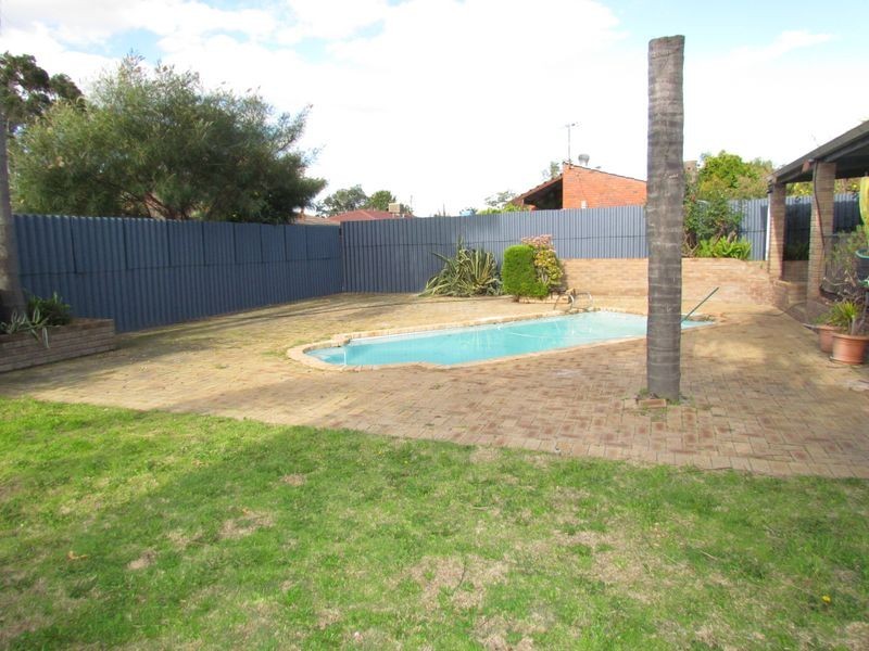 11 Glencairn Way, Parkwood WA 6147