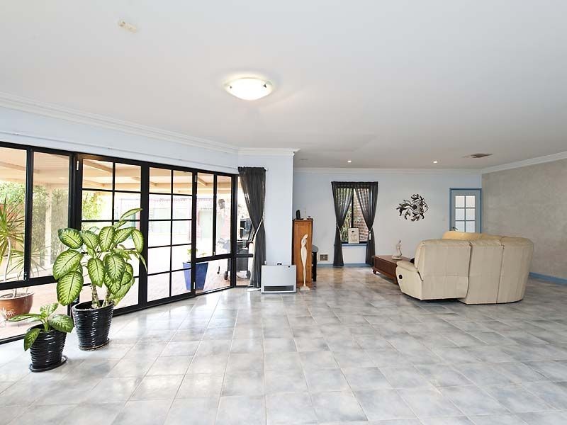 153 Glen Iris Drive, Jandakot WA 6164