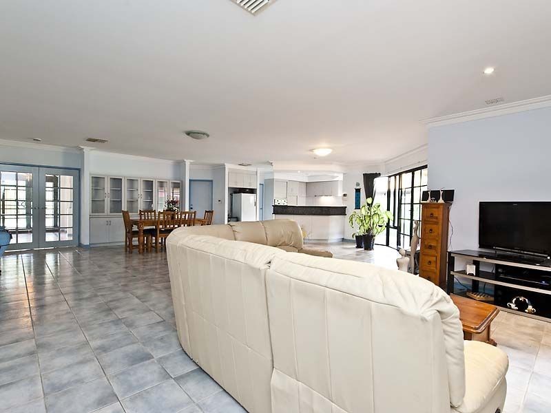 153 Glen Iris Drive, Jandakot WA 6164