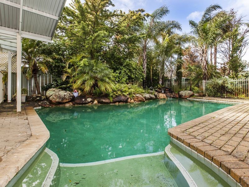 12 Modillion Avenue North, Shelley WA 6148