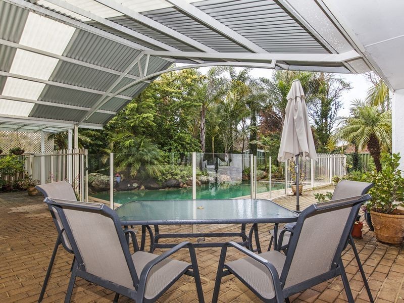 12 Modillion Avenue North, Shelley WA 6148