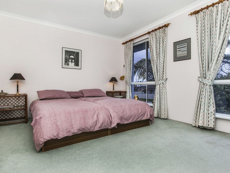 12 Modillion Avenue North, Shelley WA 6148