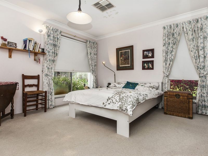 12 Modillion Avenue North, Shelley WA 6148