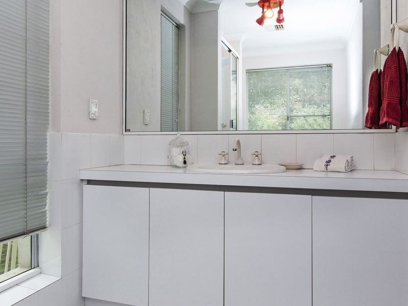 12 Modillion Avenue North, Shelley WA 6148