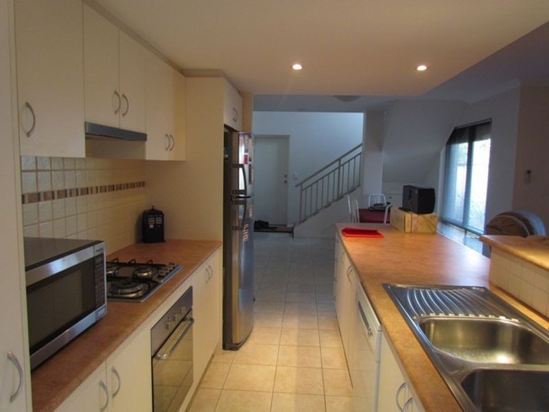 6/8 Hillcrest Road, Kewdale WA 6105