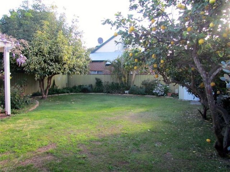 8a Ventnor Avenue, Mount Pleasant WA 6153