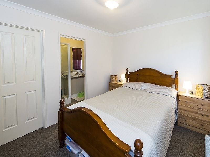 4/13 Devonshire Terrace, Armadale WA 6112