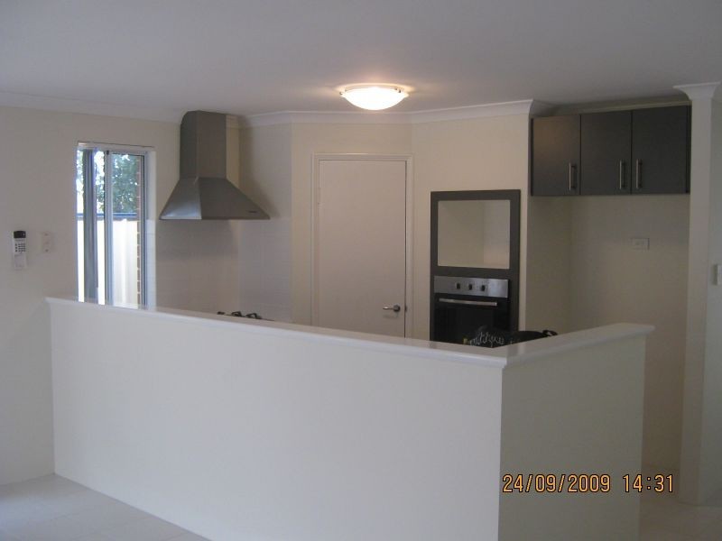 8/54 Sixth Avenue, Armadale WA 6112