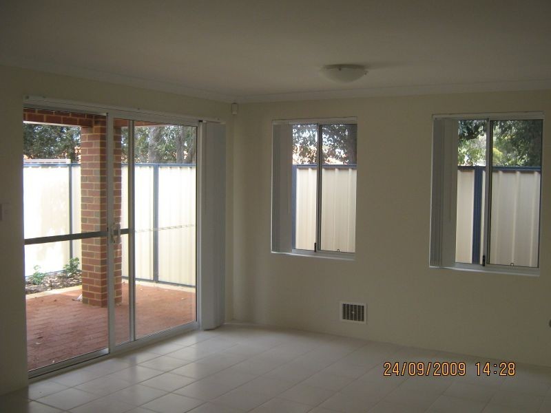 8/54 Sixth Avenue, Armadale WA 6112