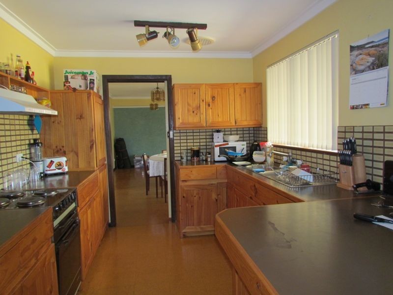 8 Pembury Crescent, Ferndale WA 6148
