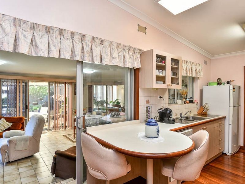 6 Tricia Court, Shelley WA 6148