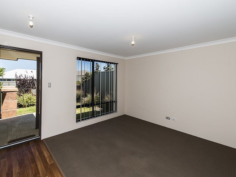 4 Keble Lane, Piara Waters WA 6112