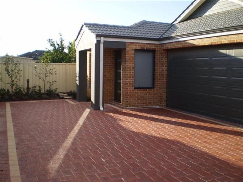 4/33 Barnyard Avenue, Kelmscott WA 6111