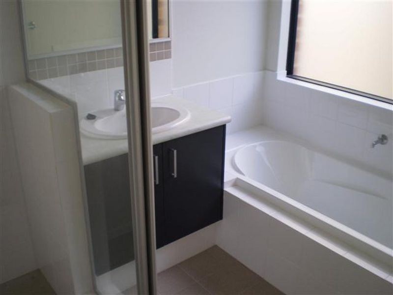 4/33 Barnyard Avenue, Kelmscott WA 6111