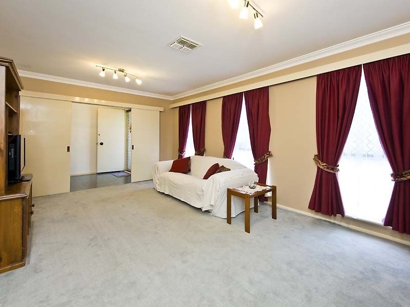 19 Zenith Street, Shelley WA 6148