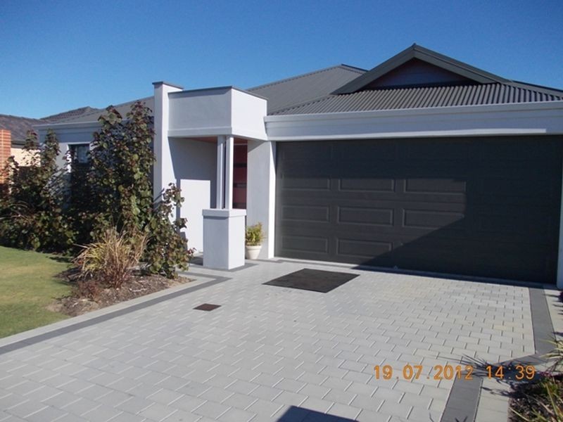 16 Fairlie Road, Canning Vale WA 6155