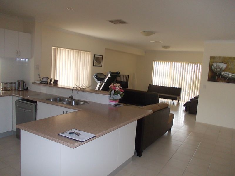 25 Manchester Way, Canning Vale WA 6155