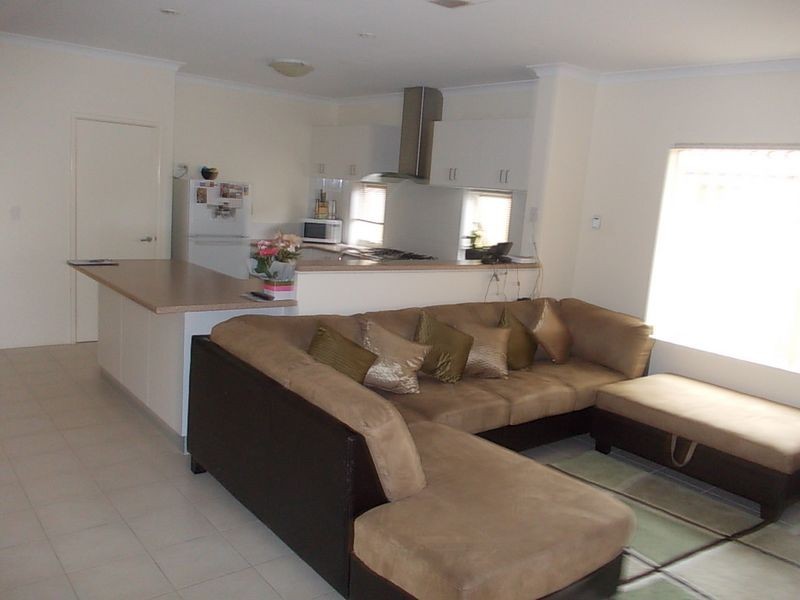 25 Manchester Way, Canning Vale WA 6155