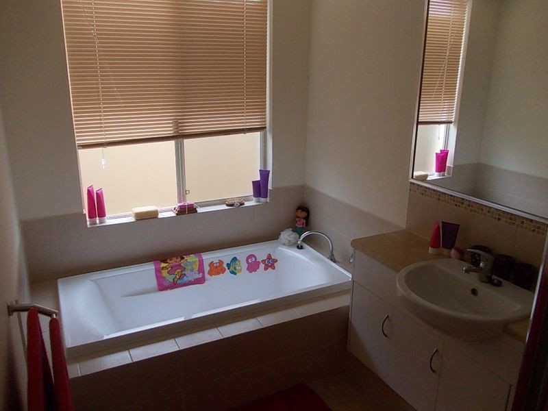 25 Manchester Way, Canning Vale WA 6155