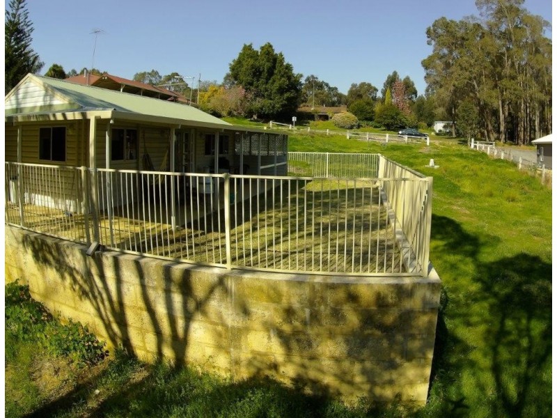 8 Brook Road, Jarrahdale WA 6124