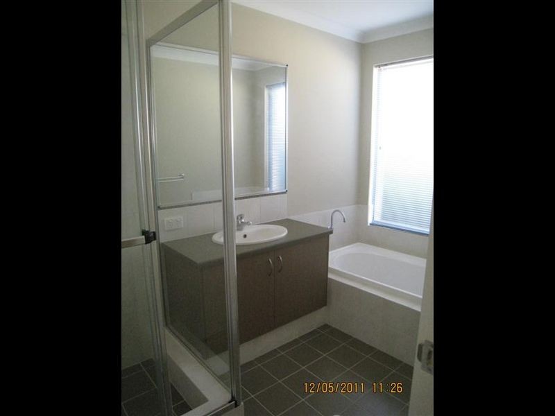 33 Astroloma Drive, Success WA 6164