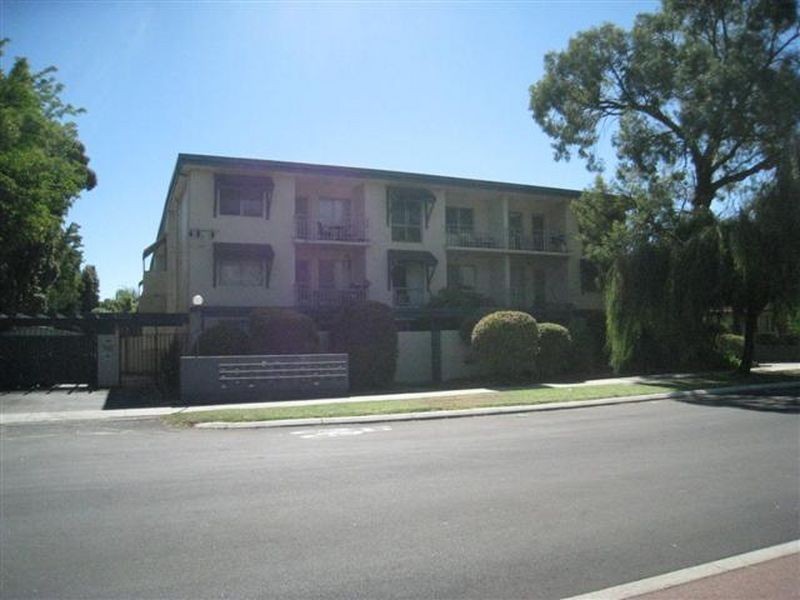 24/4 Comer Street, Como WA 6152