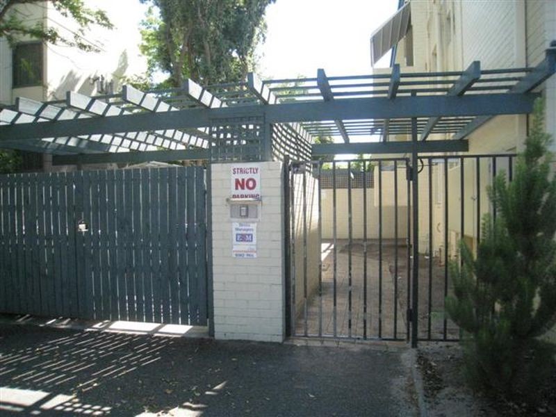 24/4 Comer Street, Como WA 6152