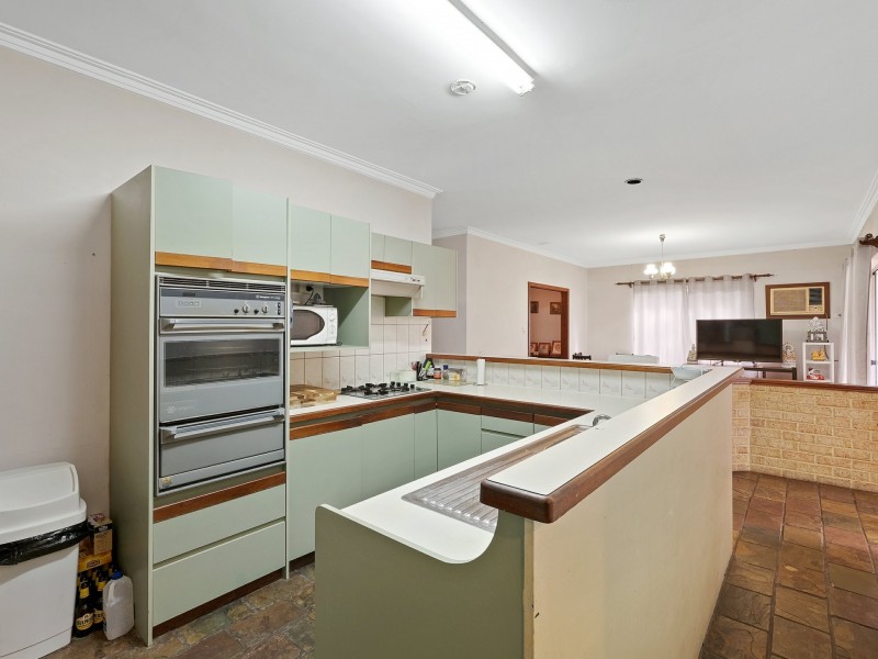 26 Tudor Avenue North, Shelley WA 6148