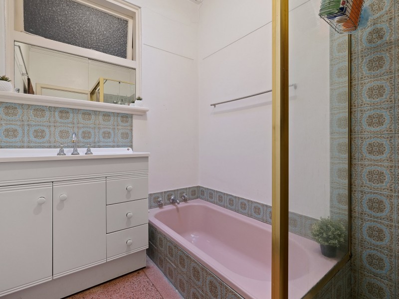 26 Tudor Avenue North, Shelley WA 6148