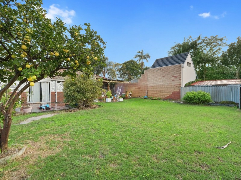 26 Tudor Avenue North, Shelley WA 6148