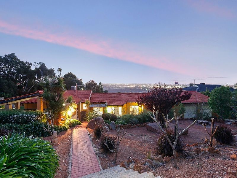 7 Maxine Court, Lesmurdie WA 6076