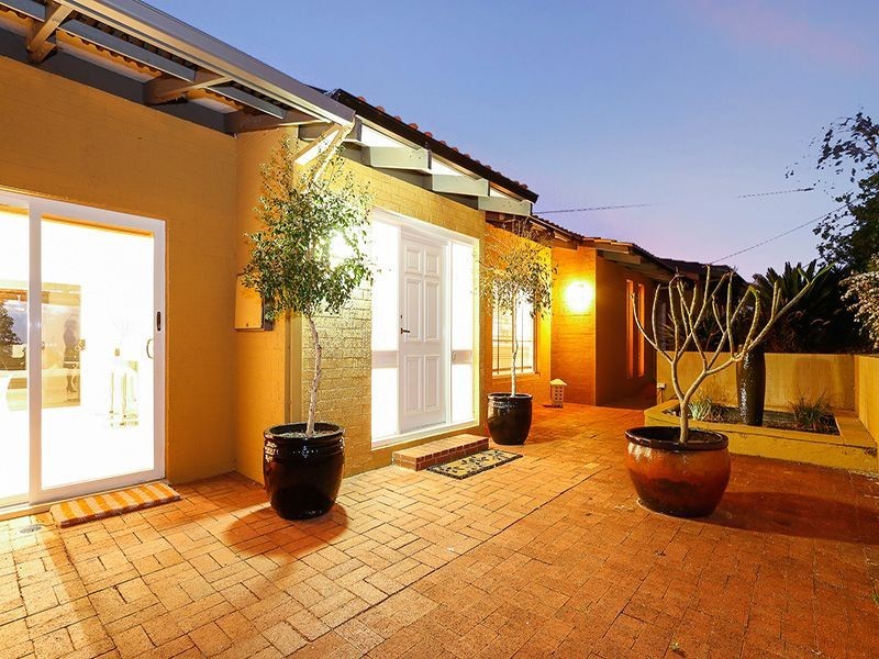 7 Maxine Court, Lesmurdie WA 6076