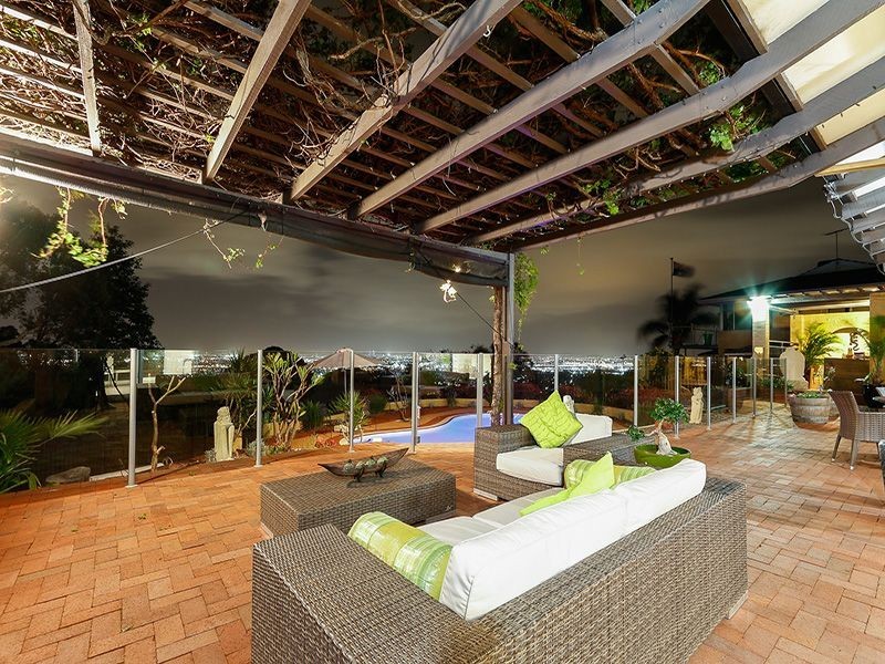 7 Maxine Court, Lesmurdie WA 6076