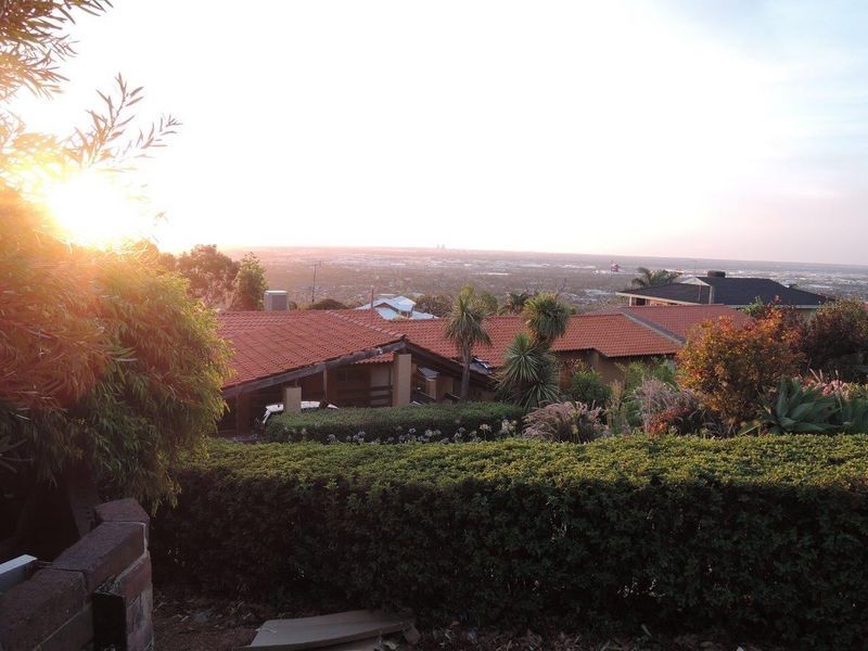 7 Maxine Court, Lesmurdie WA 6076