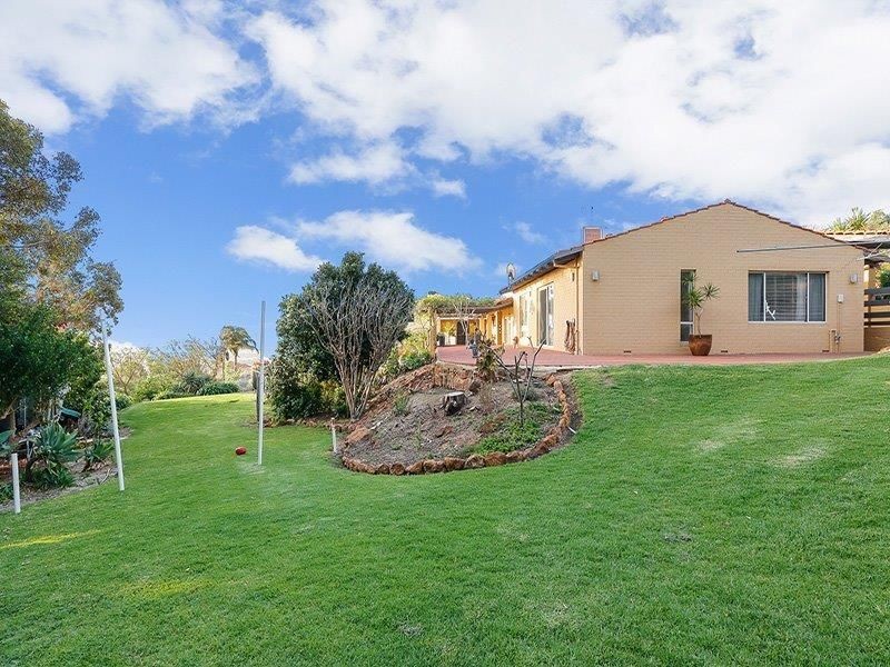 7 Maxine Court, Lesmurdie WA 6076