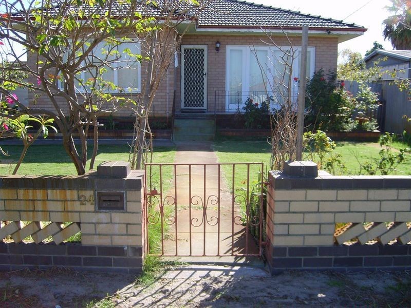 24 Wellington Street, Queens Park WA 6107