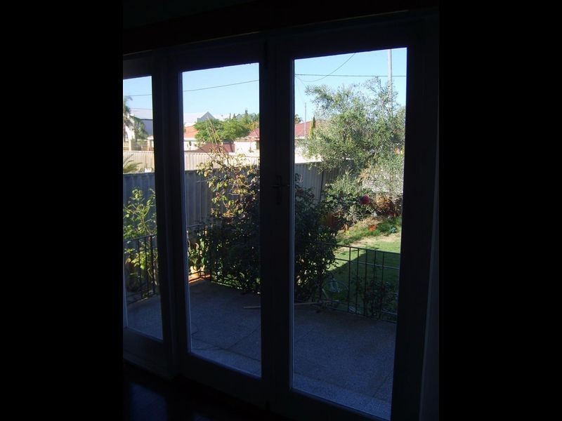 24 Wellington Street, Queens Park WA 6107