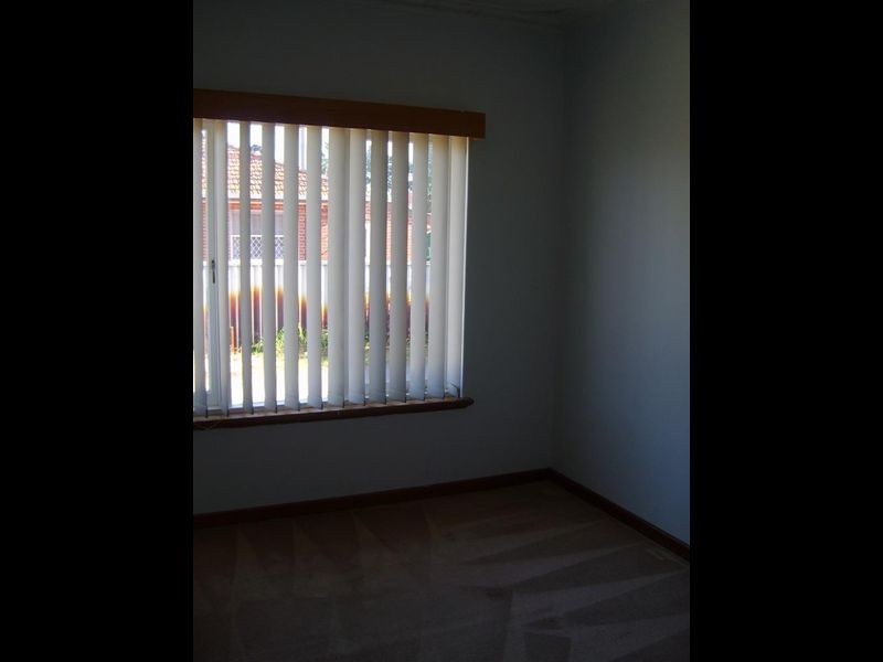 24 Wellington Street, Queens Park WA 6107