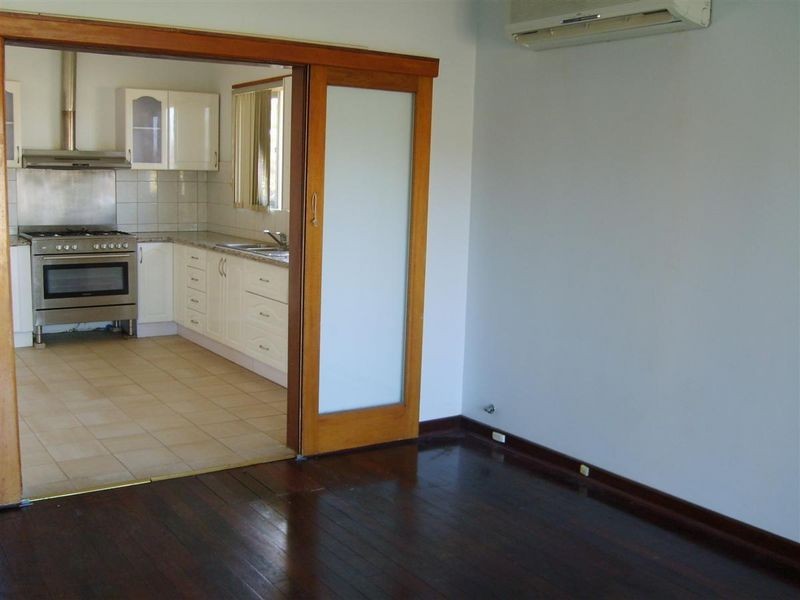 24 Wellington Street, Queens Park WA 6107